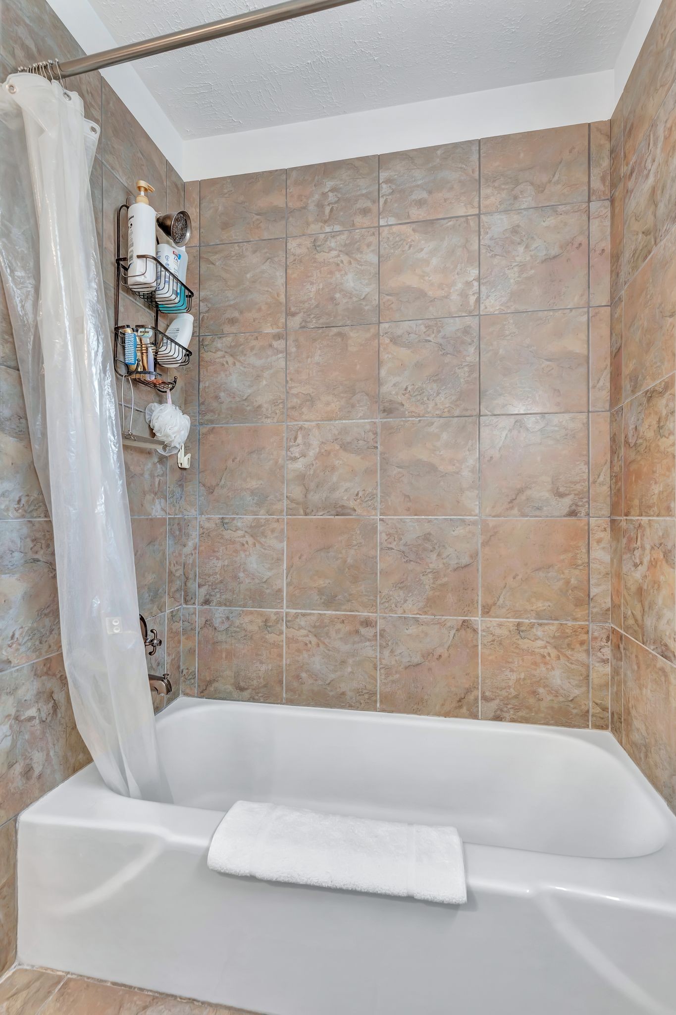 1008 Allen Road Ashland City, TN 37015 - Photo 24 of 26 a bathroom with a bathtub