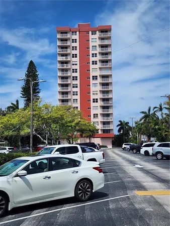 $1,950 | 3161 South Ocean Drive, Unit 903, Hallandale Beach, FL 33009