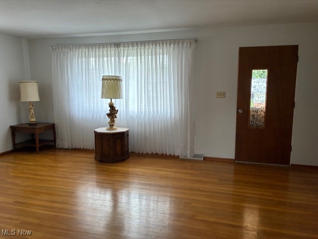 120 Braxton Road Weirton, WV 26062 - Photo 3 of 32 Living room w/large picture window & hardwood floor