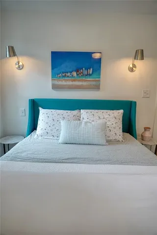 a view of a house with yard