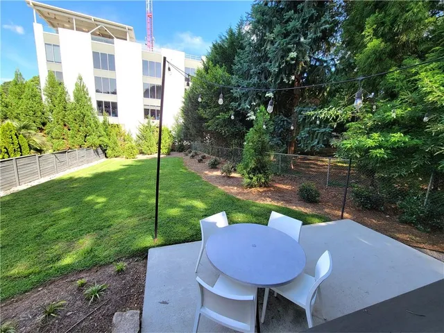 a view of a lake in a city