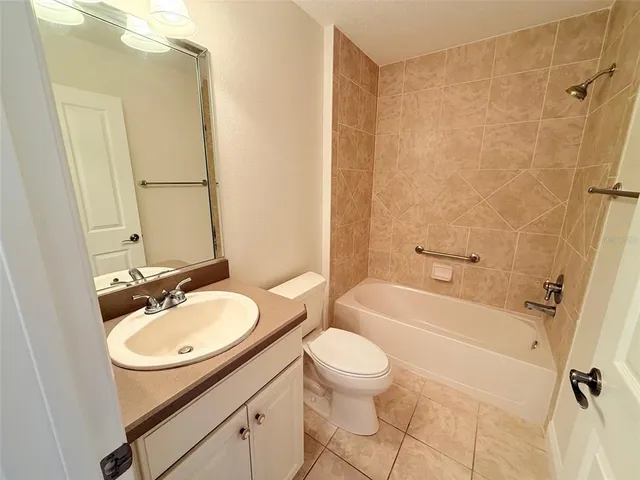 $364,000 | 995 Joiner Place, The Villages, FL 32162