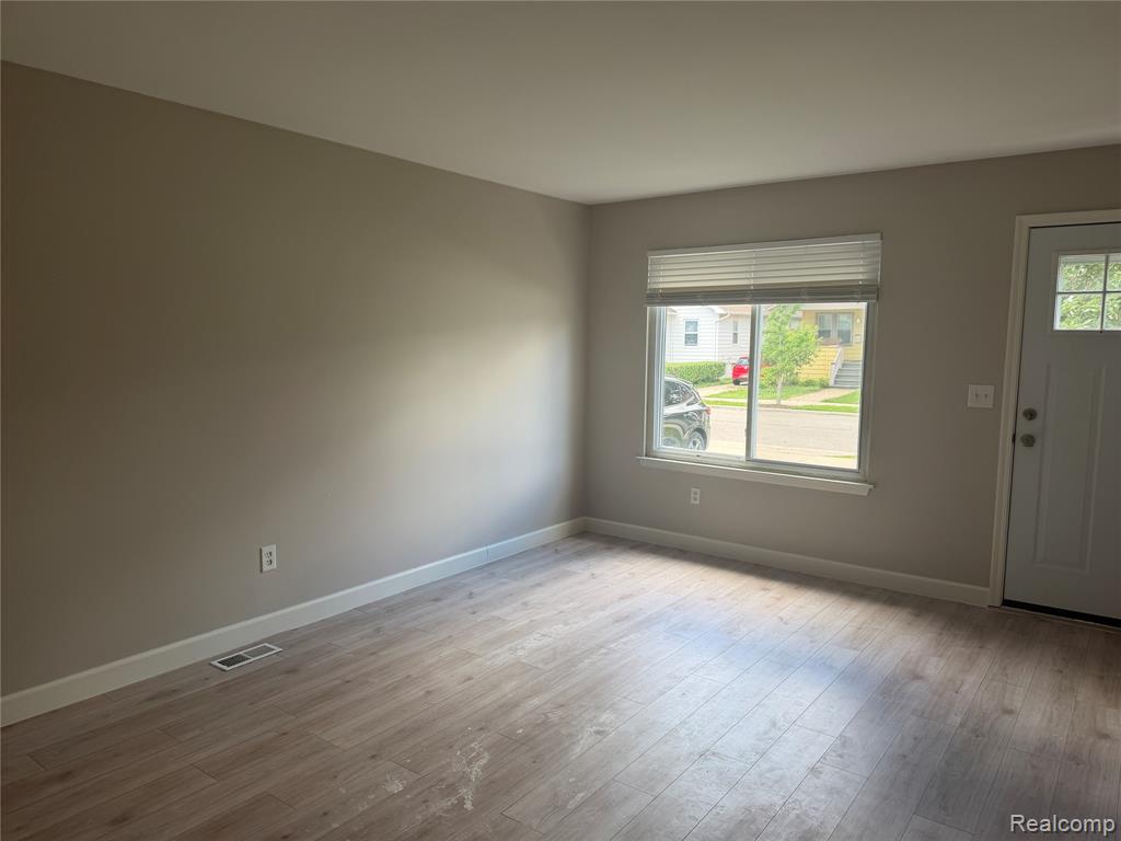 934 Harvard Road Berkley, MI 48072 - Photo 7 of 22