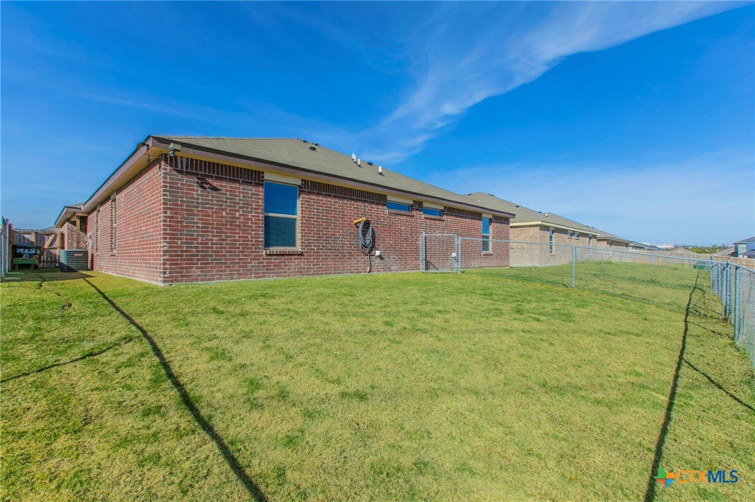 2416 Alterman Drive Temple, TX 76504 - Photo 10 of 15 a backyard of a house with lots of green space
