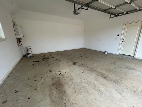 $2,995 | 204 Pearl Lane, Lake Dallas, TX 75065