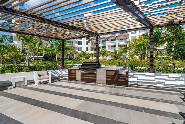 $2,000,000 | 220 Southeast Mizner Boulevard, Unit 409, Boca Raton, FL 33432