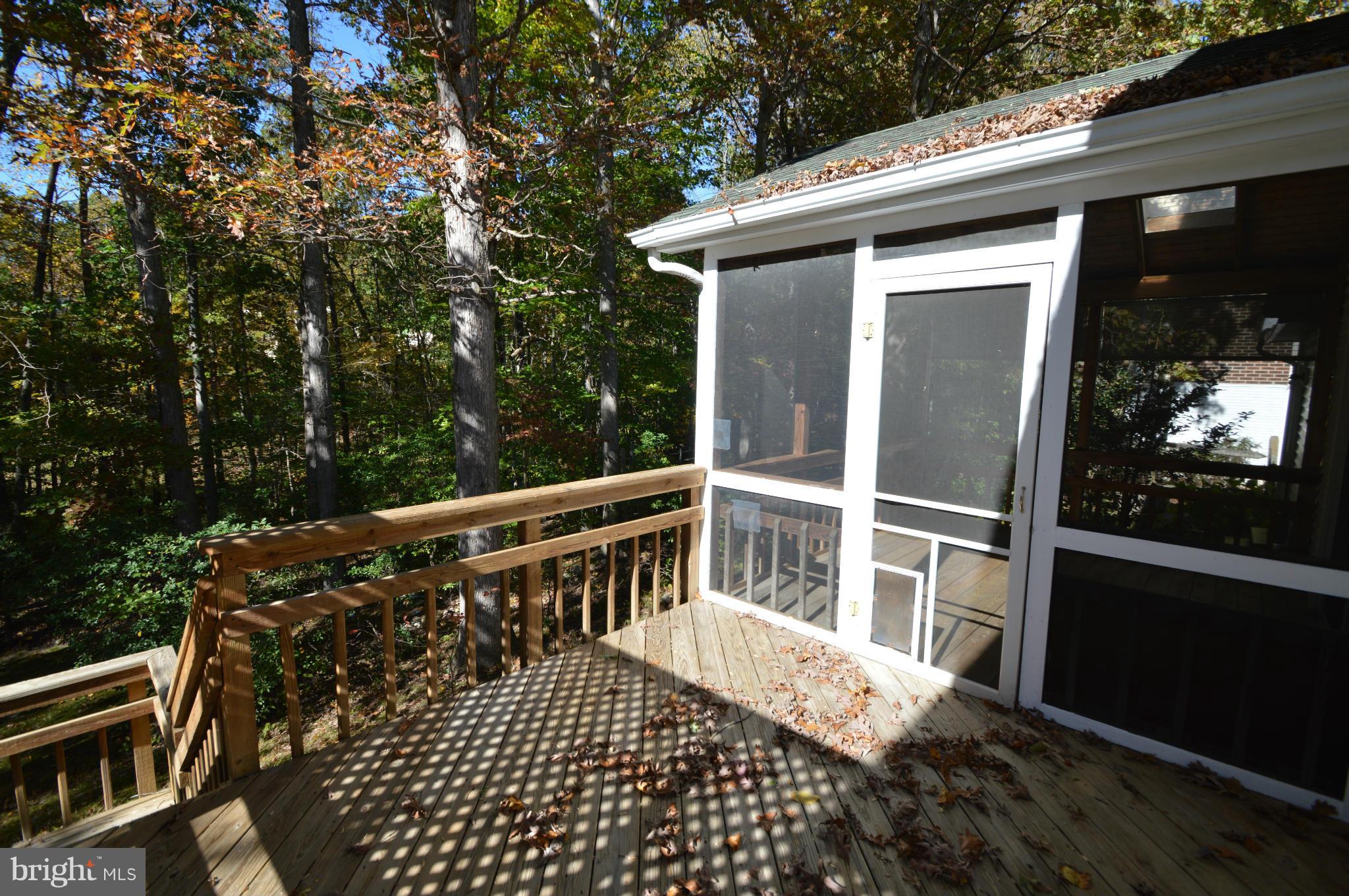 8014 Diving Cliff Lane Springfield, VA 22153 - Photo 17 of 19 Deck