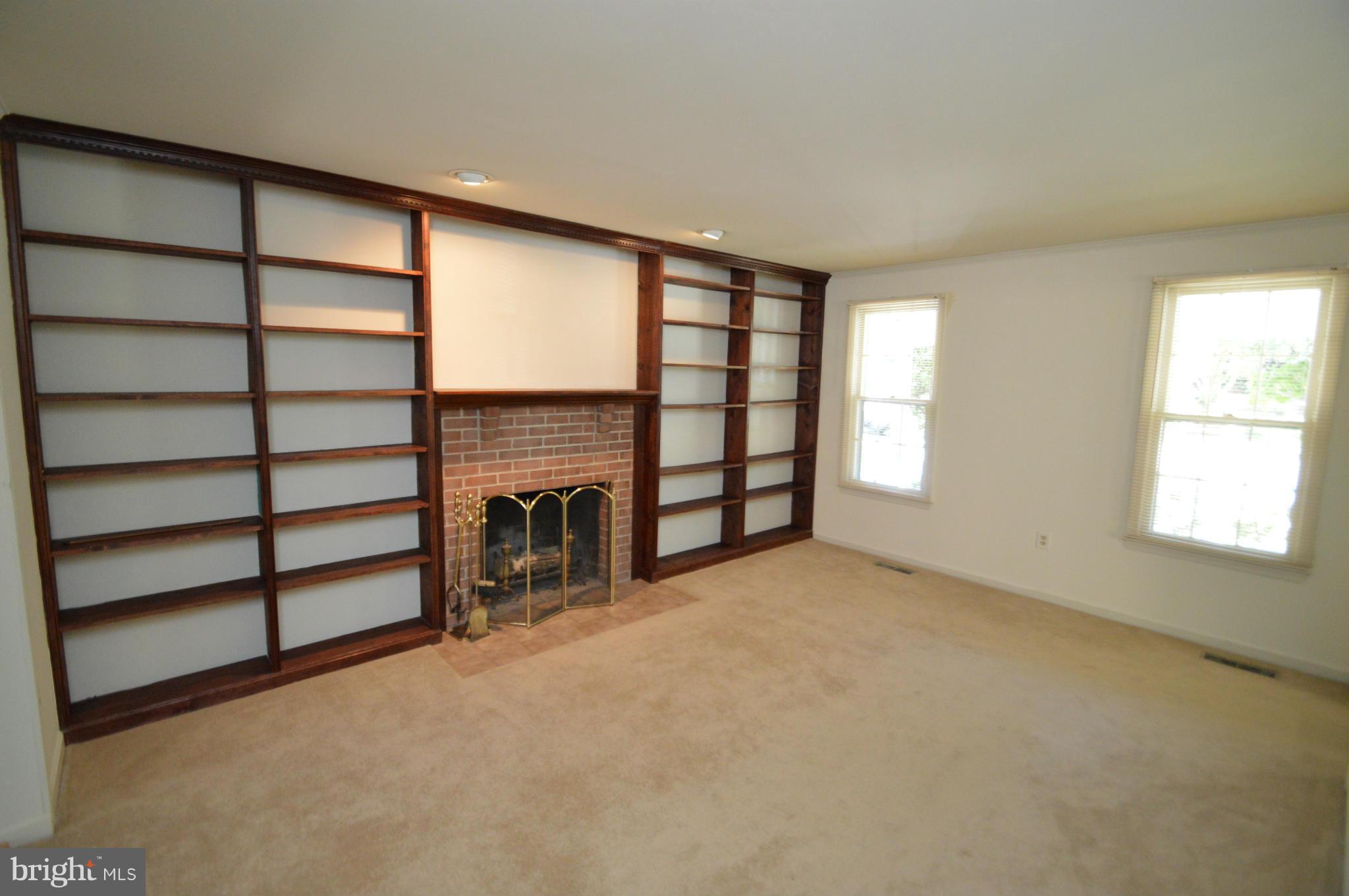 8014 Diving Cliff Lane Springfield, VA 22153 - Photo 4 of 19 Family Room