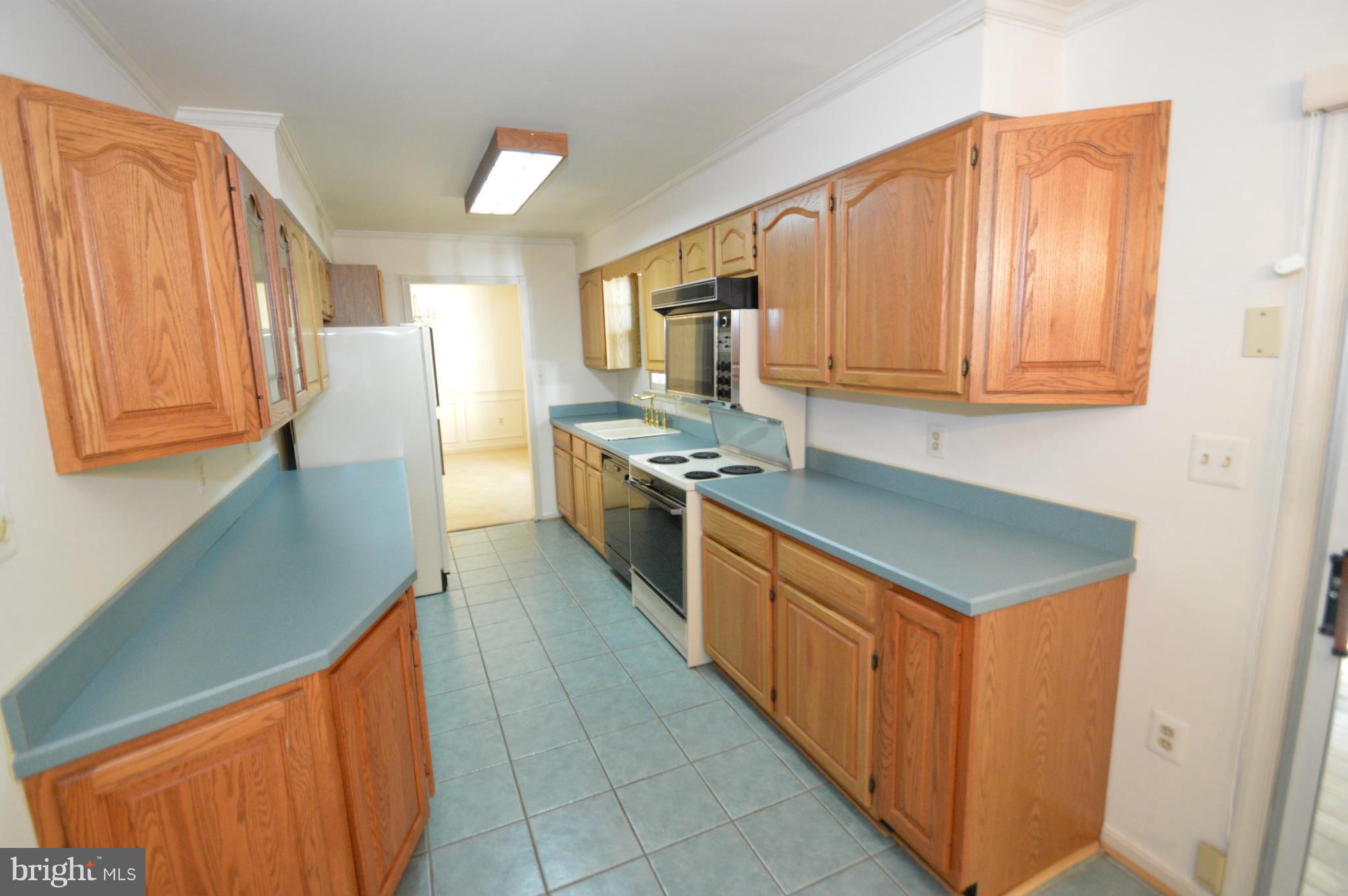 8014 Diving Cliff Lane Springfield, VA 22153 - Photo 6 of 19 Kitchen