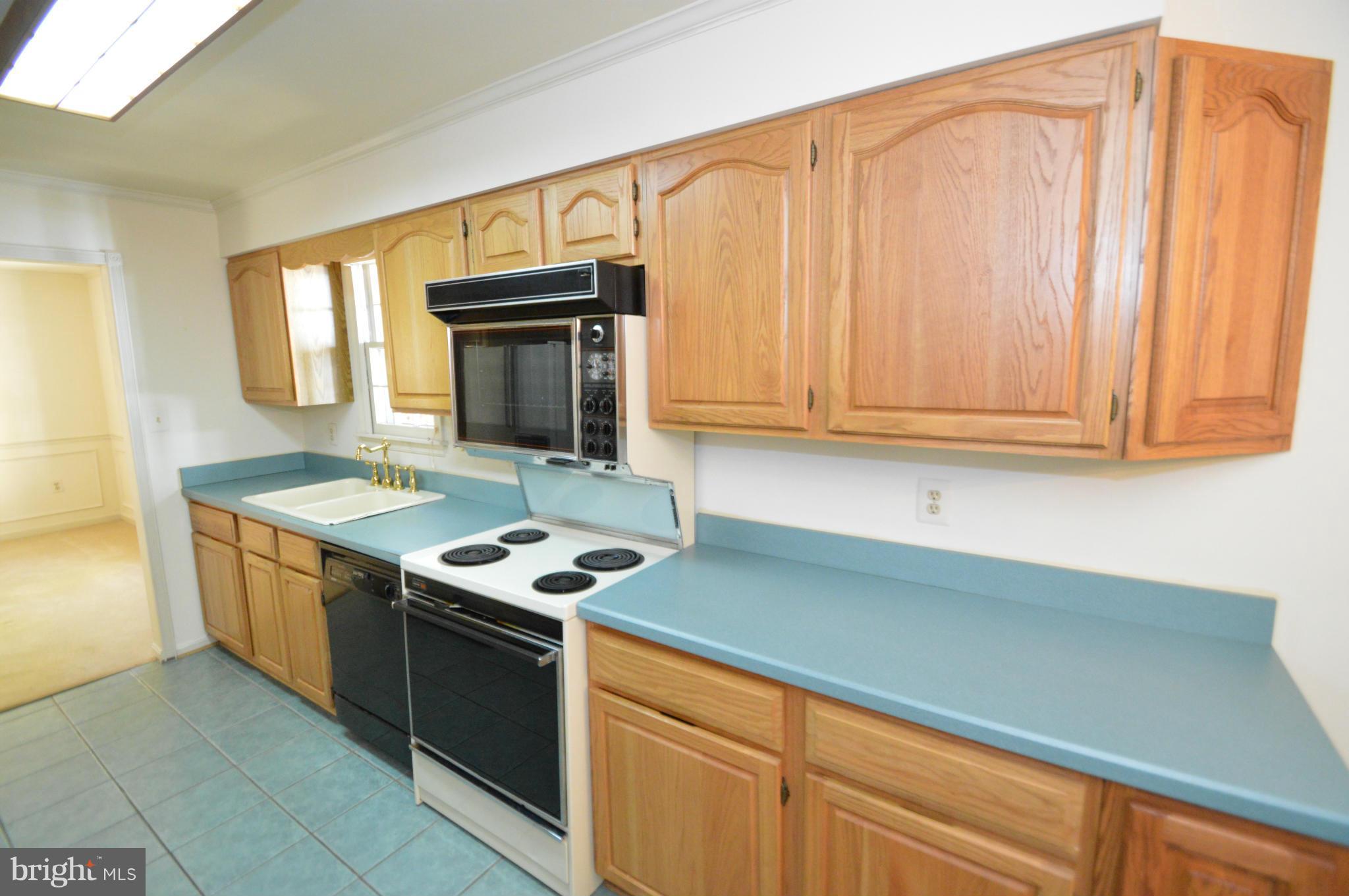 8014 Diving Cliff Lane Springfield, VA 22153 - Photo 7 of 19 Kitchen