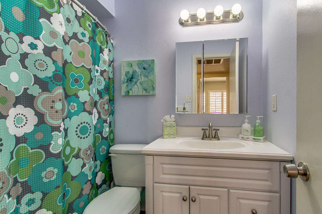 8126 East Valley View Road Scottsdale, AZ 85250 - Photo 19 of 23 Bathroom