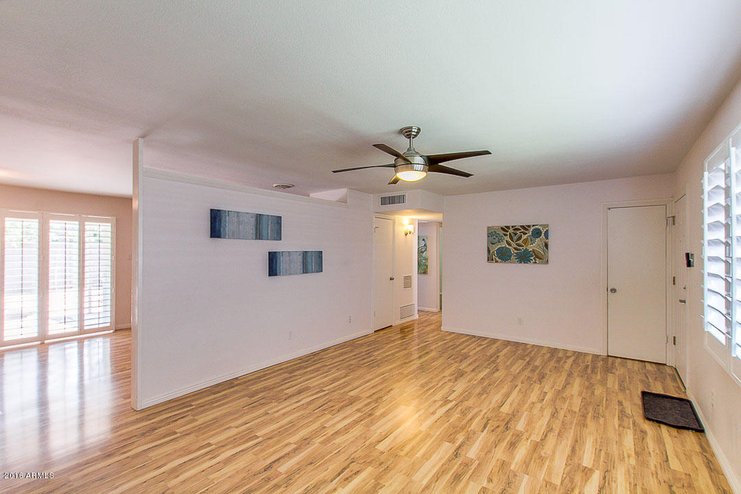 8126 East Valley View Road Scottsdale, AZ 85250 - Photo 5 of 23 Livign Room