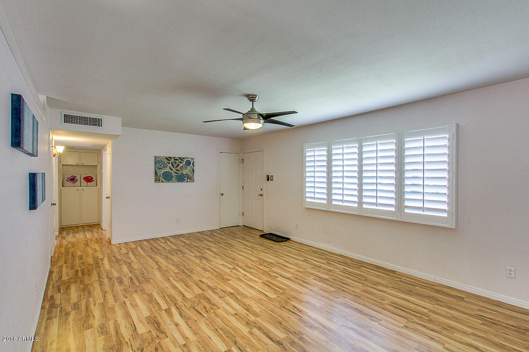 8126 East Valley View Road Scottsdale, AZ 85250 - Photo 6 of 23 Living Room