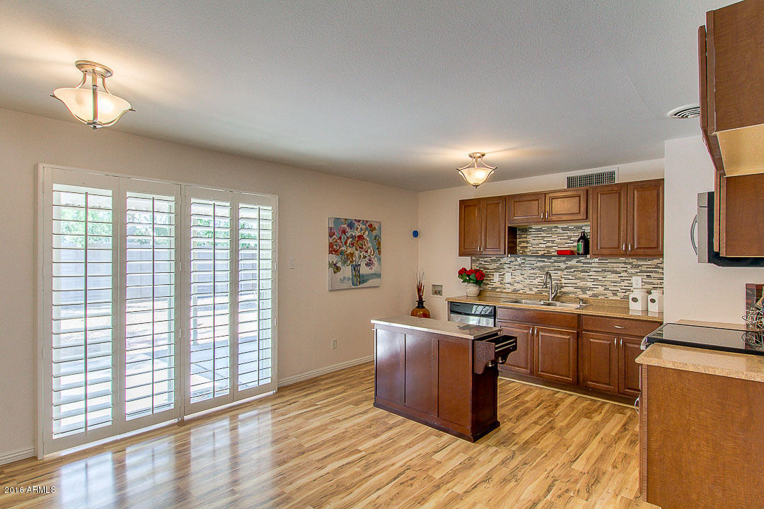 8126 East Valley View Road Scottsdale, AZ 85250 - Photo 7 of 23 Kitchen