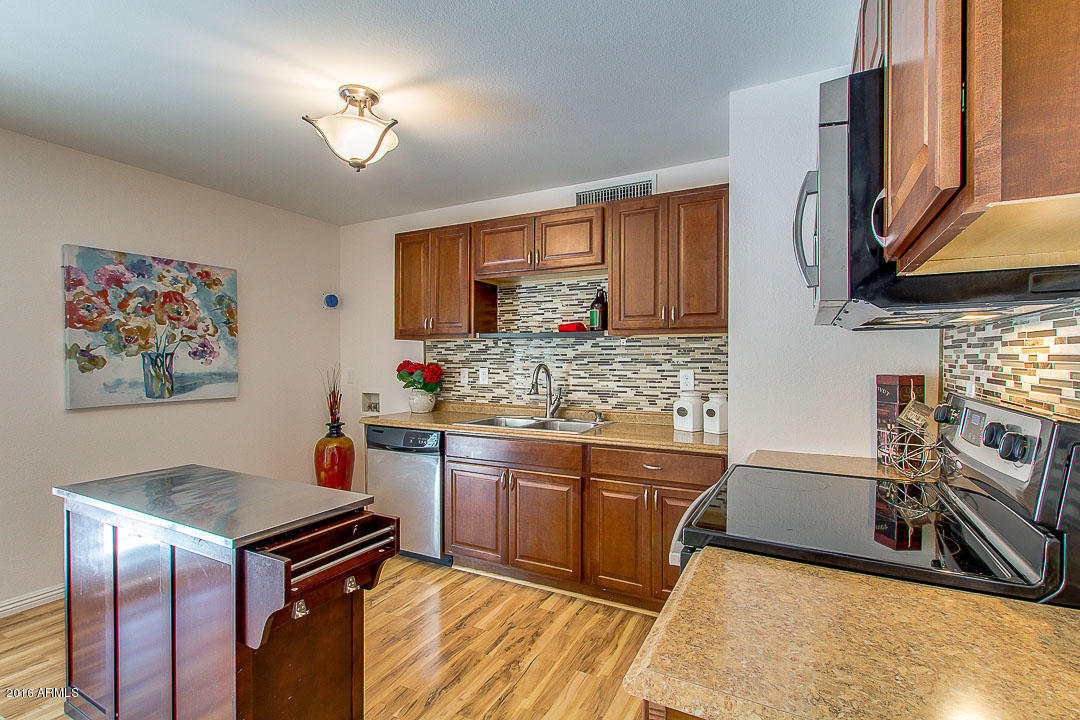 8126 East Valley View Road Scottsdale, AZ 85250 - Photo 10 of 23 Kitchen