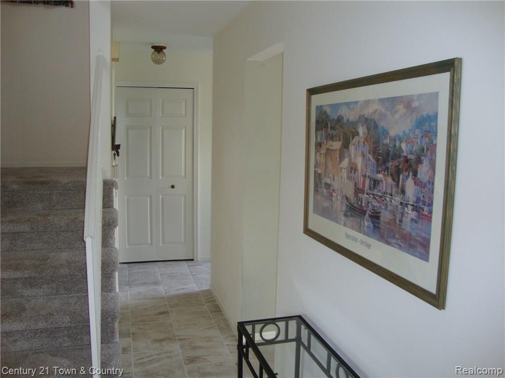 365 Huntington Court Rochester, MI 48307 - Photo 22 of 44 DSC01763.JPG