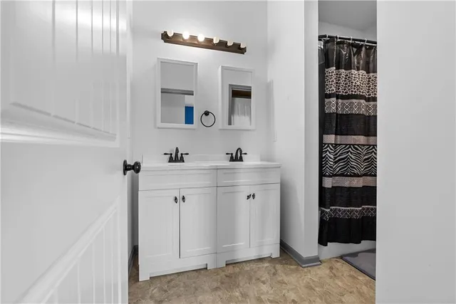 $469,000 | 36406 East Old Pink Hill Road, Oak Grove, MO 64075