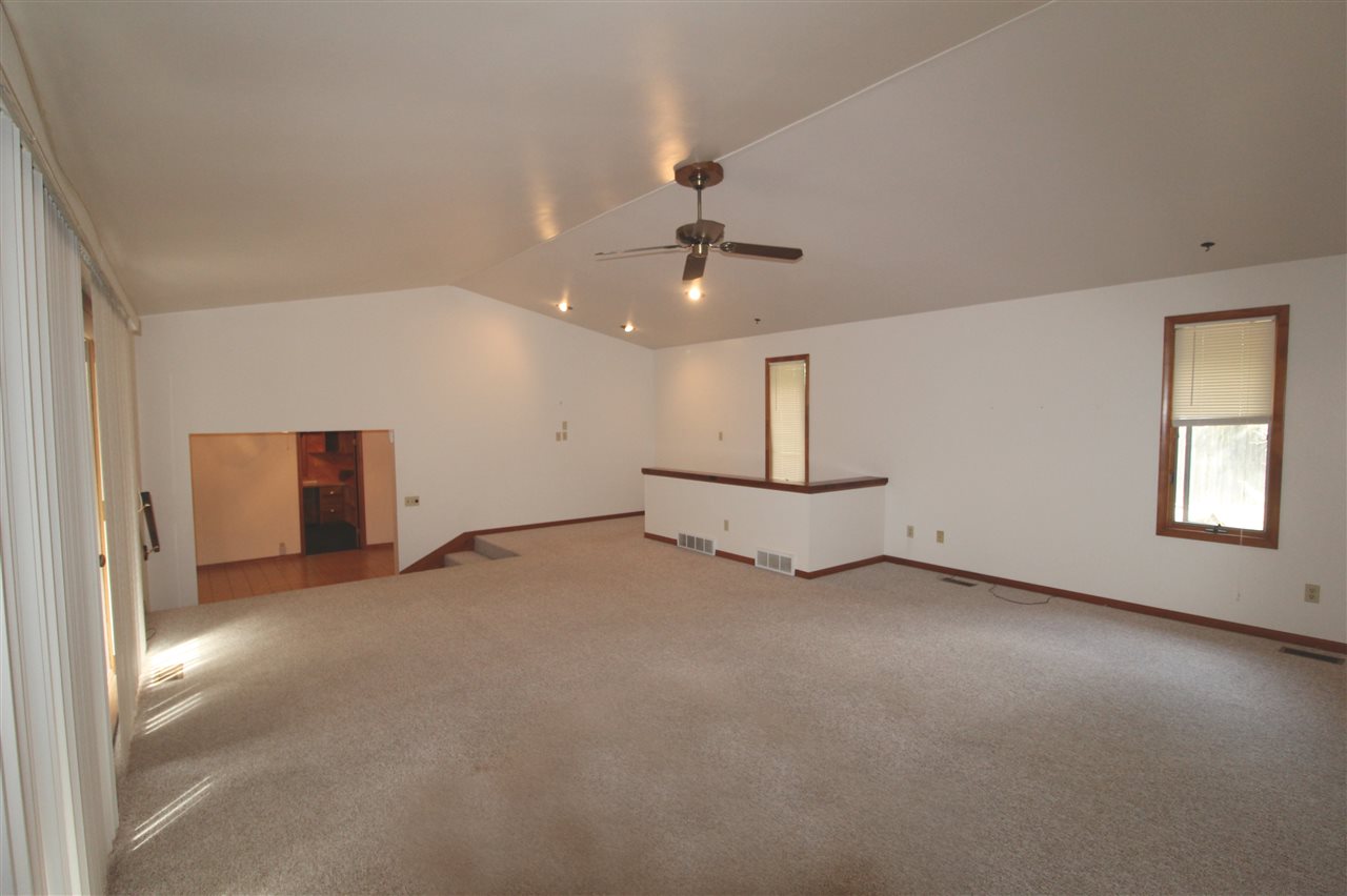 9049 North McKinley Road Flushing, MI 48433 - Photo 3 of 29 31382523-2.JPG