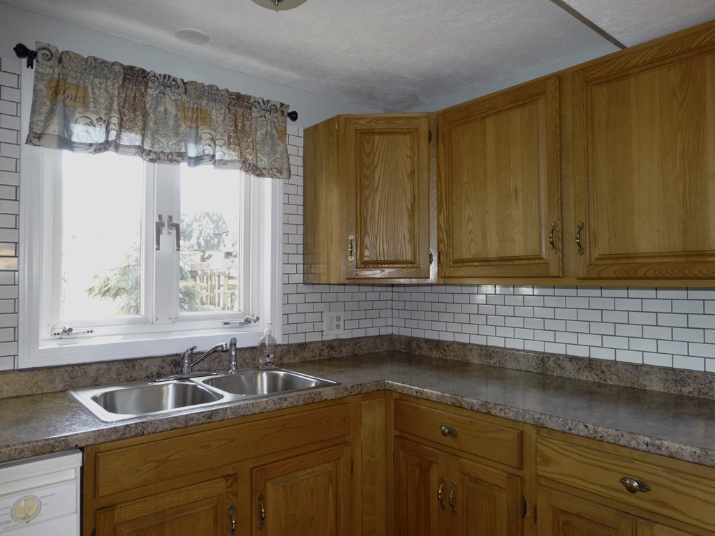 111 Oklahoma Street Springfield, MA 01104 - Photo 14 of 26 Gallery Image 14