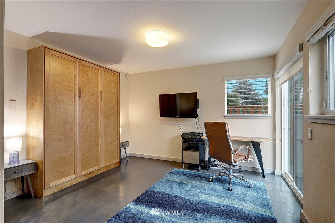 2771 59th Avenue Southwest Seattle, WA 98116 - Photo 14 of 23 a view of a livingroom with workspace and a window