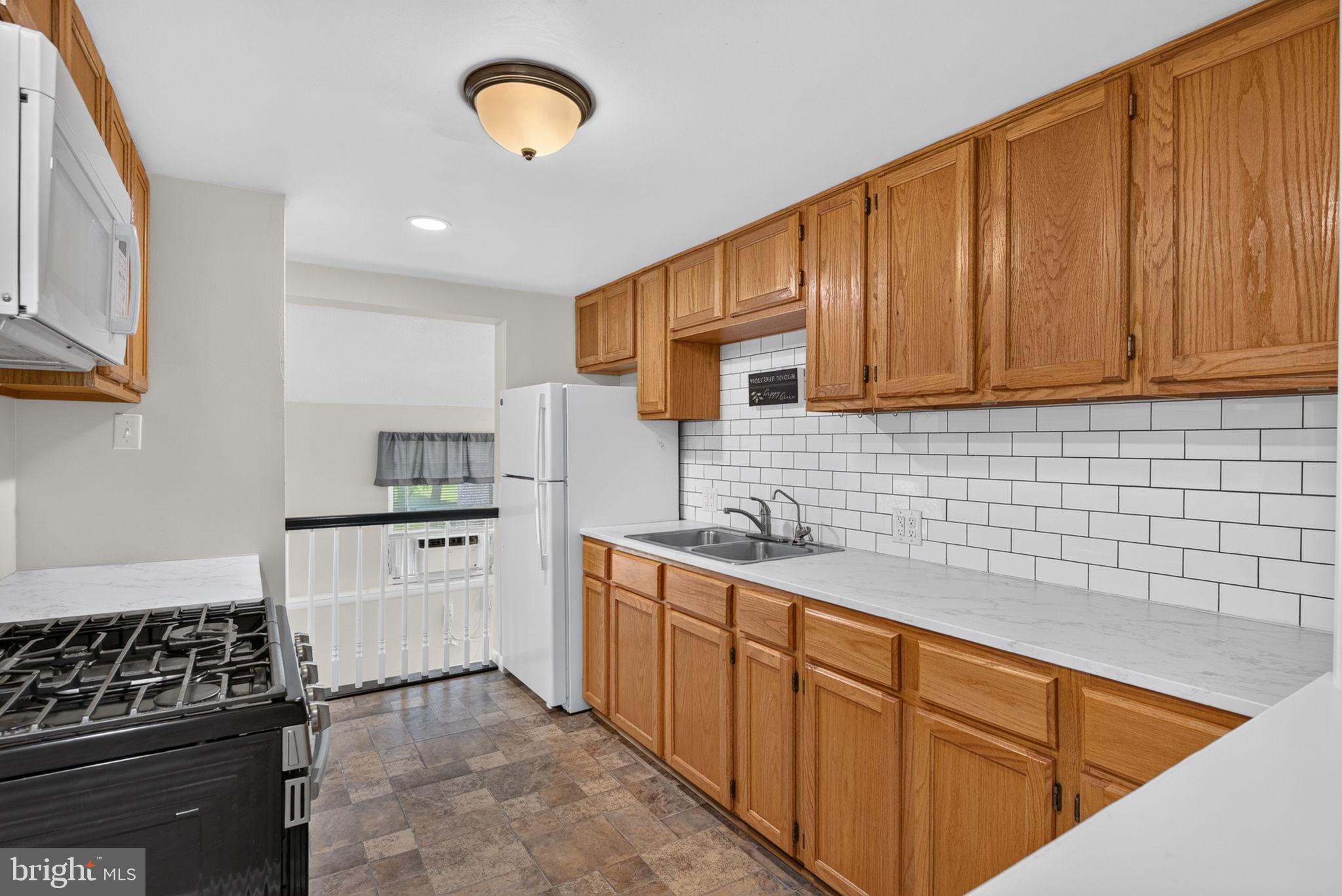 2725 Oakland Road Dover, PA 17315 - Photo 9 of 33