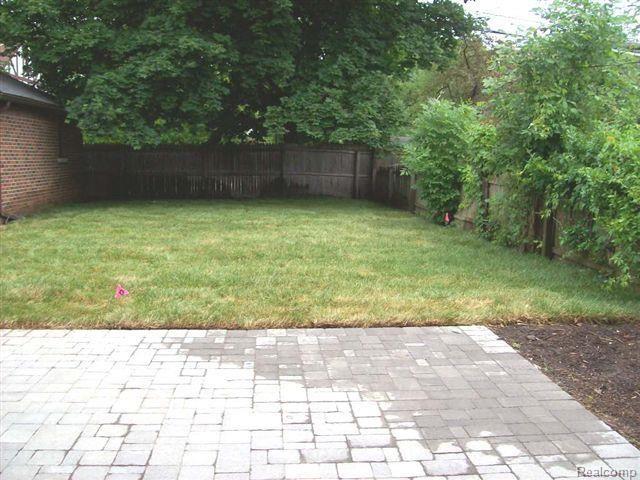 1172 Yorkshire Road Grosse Pointe, MI 48230 - Photo 18 of 18 Yard