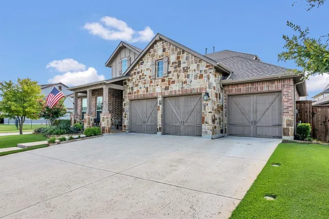 $585,000 | 1920 Crescent Street, Fort Worth, TX 76008