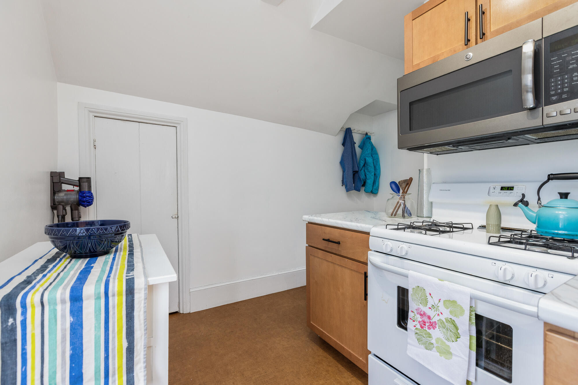 325 Spring Street, Unit 8 Portland, ME 04102 - Photo 19 of 36 325 Spring 8-14