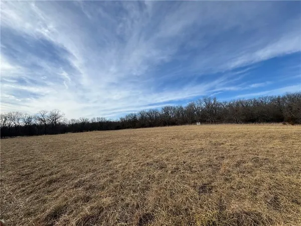 $850,000 | 10009 Northeast County Road 13004, Urich, MO 64788