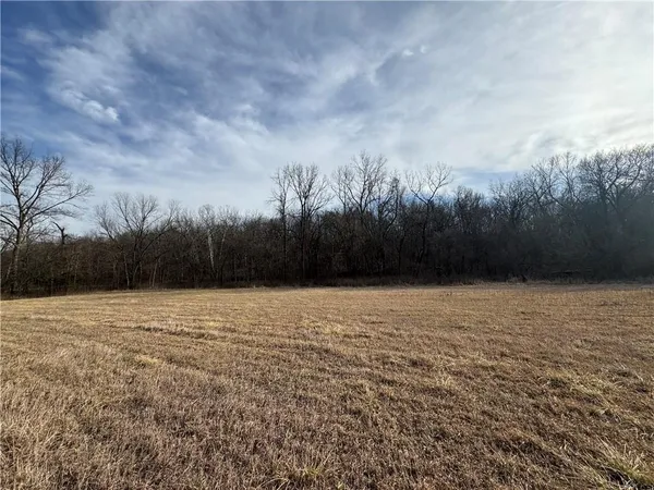 $850,000 | 10009 Northeast County Road 13004, Urich, MO 64788