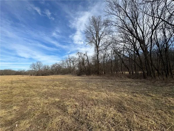 $850,000 | 10009 Northeast County Road 13004, Urich, MO 64788