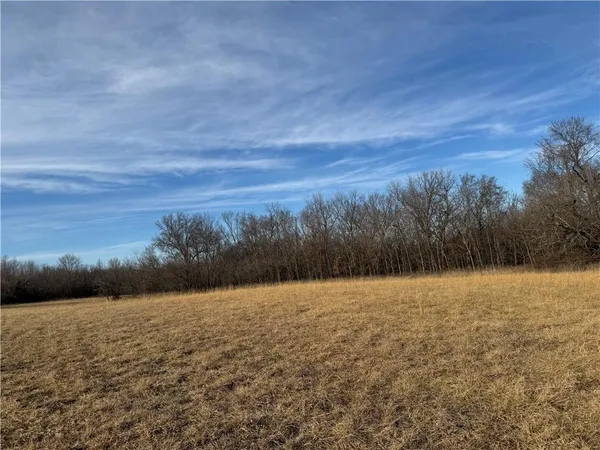 $850,000 | 10009 Northeast County Road 13004, Urich, MO 64788