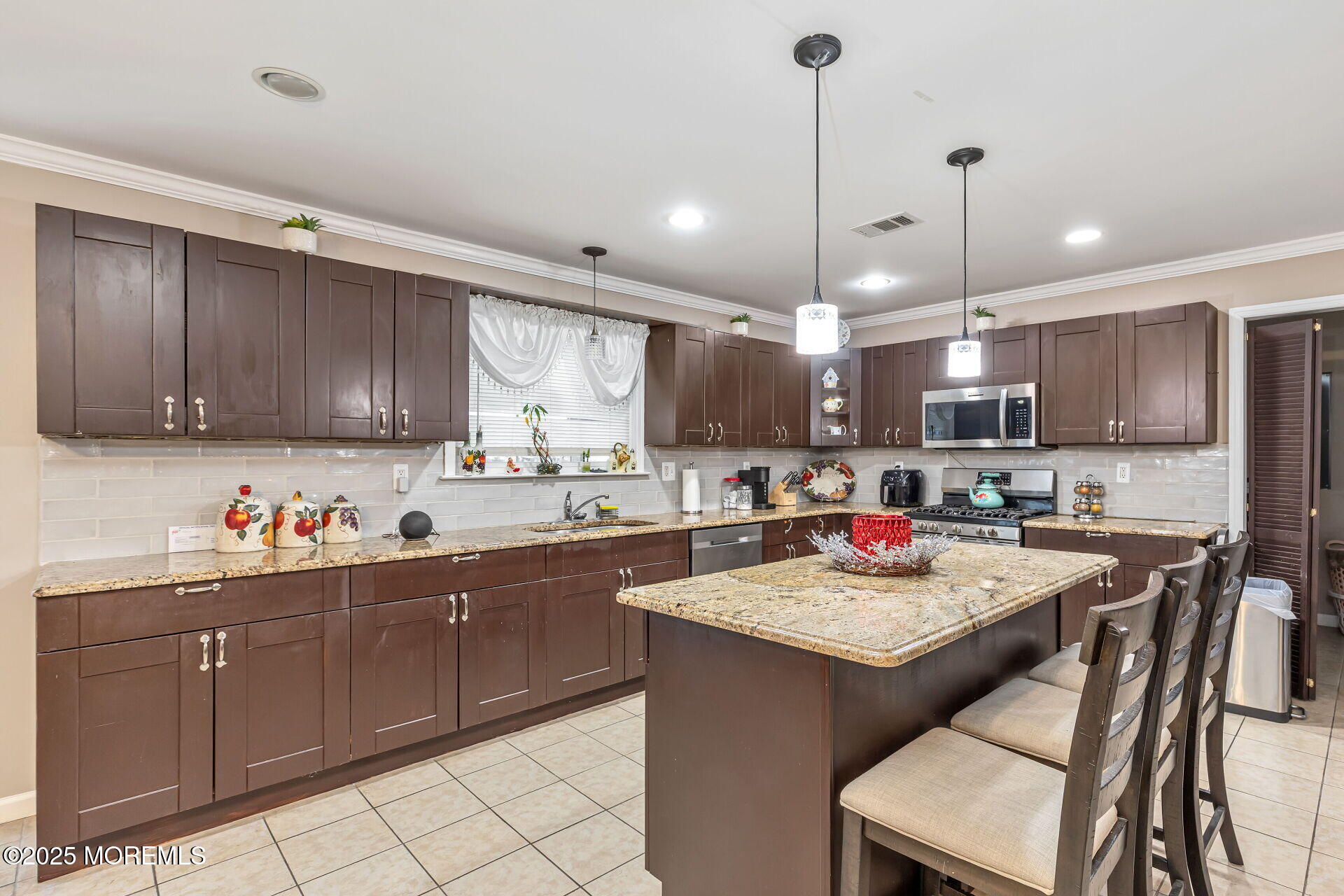 935 5th Street Plainfield, NJ 07063 - Photo 11 of 35 011-1920x1280-photo