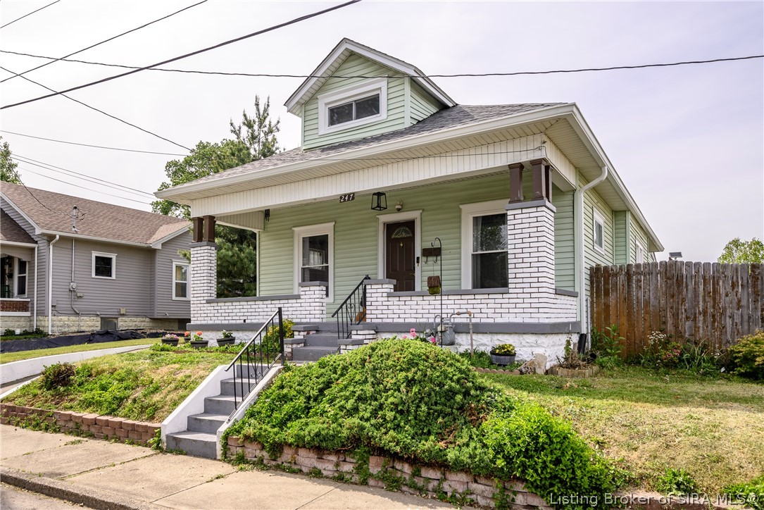 247 Clay Street New Albany, IN 47150 - Photo 2 of 37