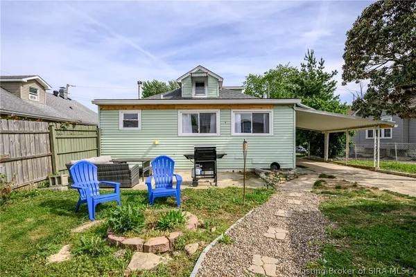 $240,000 | 247 Clay Street, New Albany, IN 47150