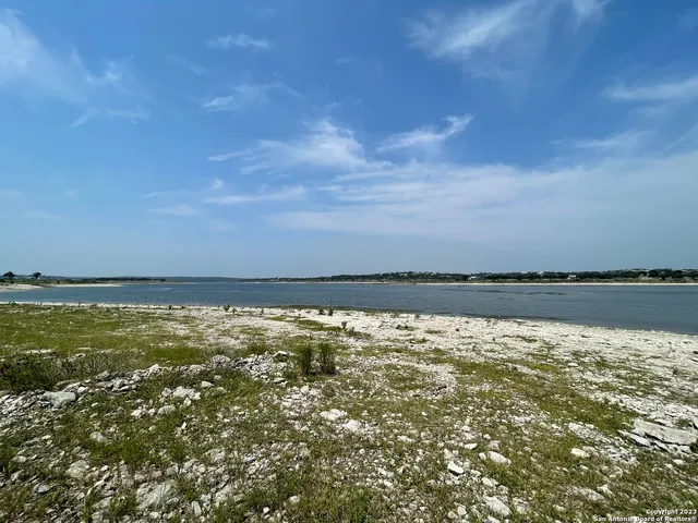 $262,690 | 2184 Lakeshore Drive, Canyon Lake, TX 78133