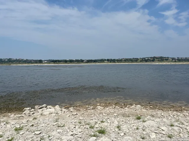 $262,690 | 2184 Lakeshore Drive, Canyon Lake, TX 78133