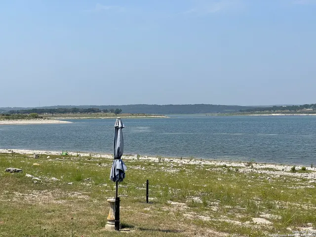 $262,690 | 2184 Lakeshore Drive, Canyon Lake, TX 78133
