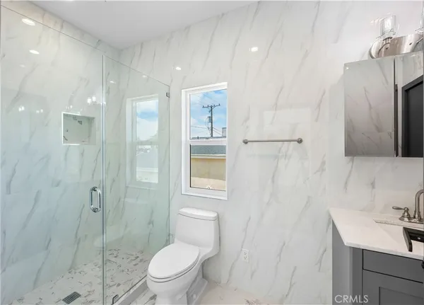 $2,299 | 828 East Olive Avenue, Burbank, CA 91501