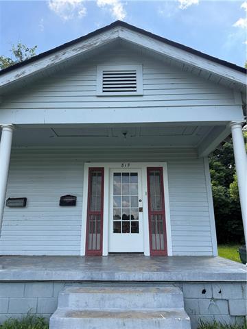 819 Governor Hall Street Gretna, LA 70053 - Photo 2 of 23