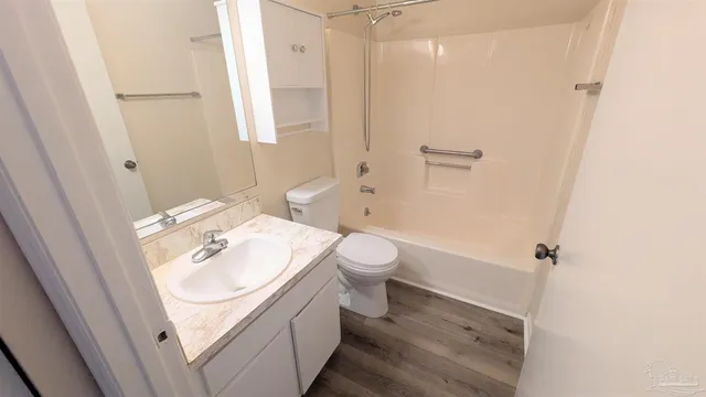 $950 | 6288 Hamilton Bridge Road, Unit 204, Milton, FL 32570