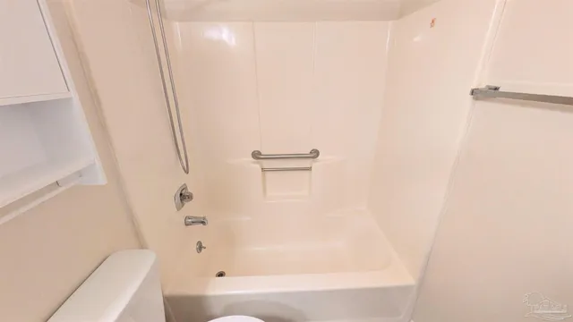 $950 | 6288 Hamilton Bridge Road, Unit 204, Milton, FL 32570