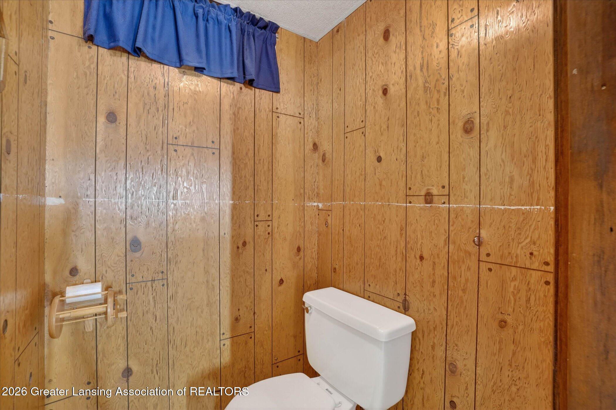 8415 Church Road St. Johns, MI 48879 - Photo 34 of 76 32-8415-Church-Rd-WindowStill-Photograph