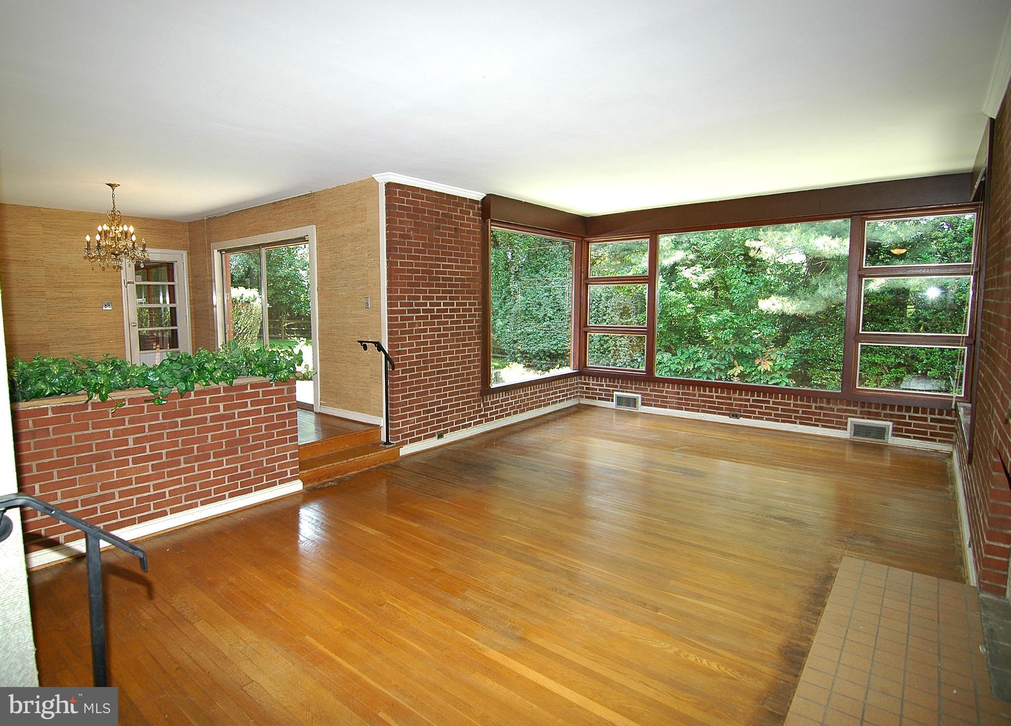 3223 Park View Road Chevy Chase, MD 20815 - Photo 3 of 27 Living Room