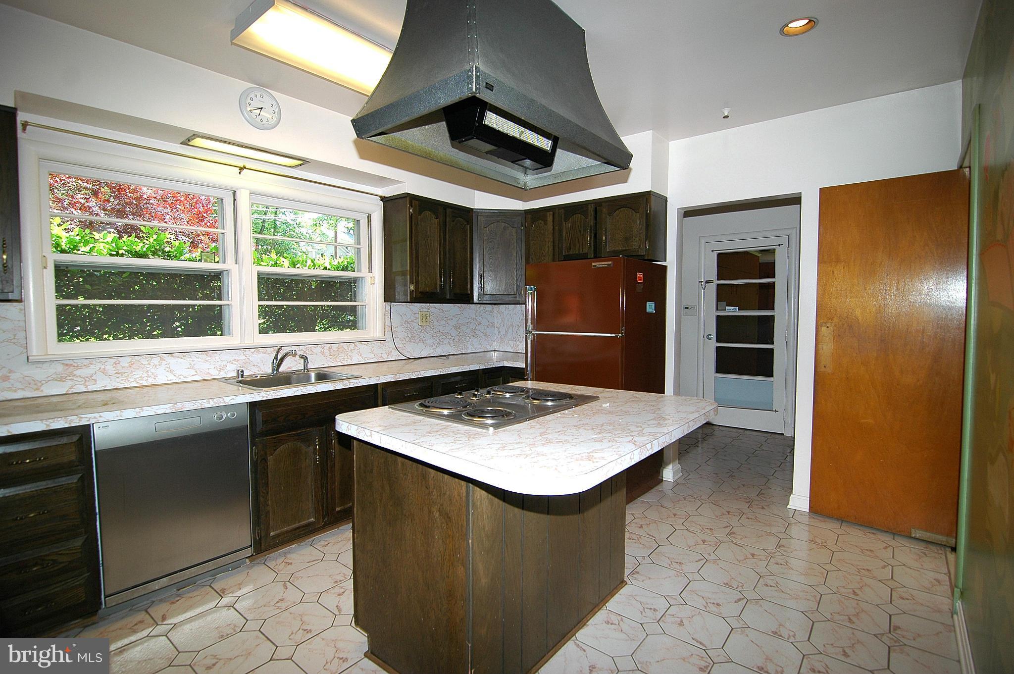 3223 Park View Road Chevy Chase, MD 20815 - Photo 8 of 27 Kitchen