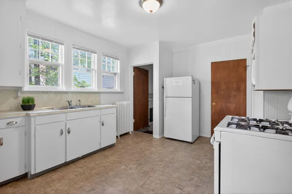 $229,000 | 302 Ellery Avenue, Jackson, MI 49201