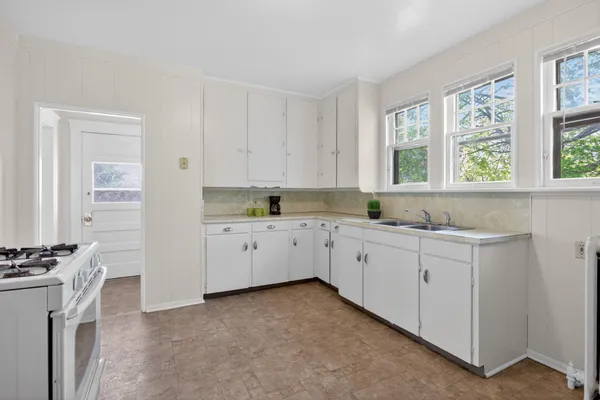 $229,000 | 302 Ellery Avenue, Jackson, MI 49201