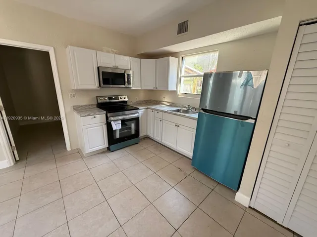 $3,200 | 829 Southwest 3rd Street, Miami, FL 33130