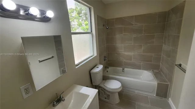 $3,200 | 829 Southwest 3rd Street, Miami, FL 33130