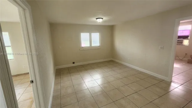 $3,200 | 829 Southwest 3rd Street, Miami, FL 33130